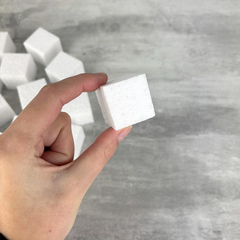 Lot de 12 petits cubes en polystyrène 3x3 cm beaux-arts prix tunisie